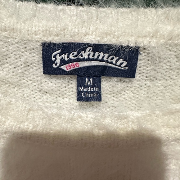 Fuzzy white crop shortsleeved sweater - Picture 3 of 3